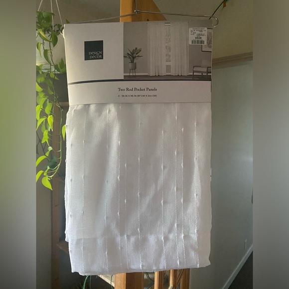 White curtains - Picture 1 of 3